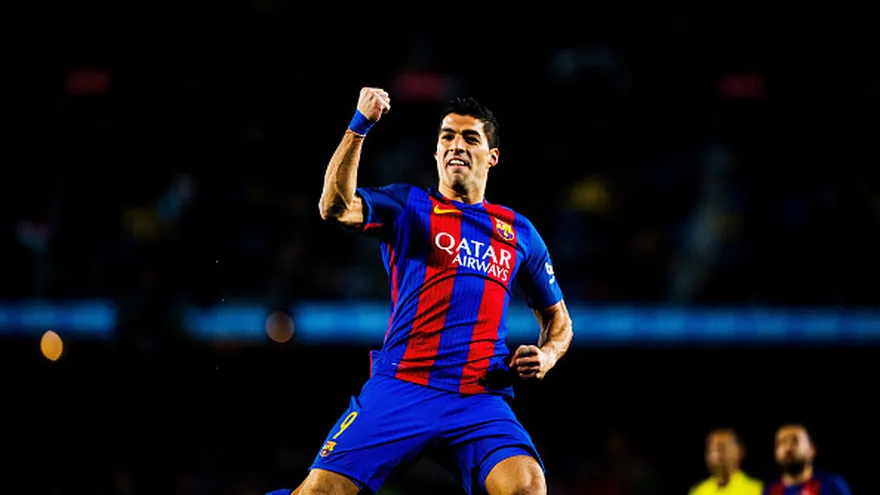 Luis Suárez celebra el tercer gol del Barcelona en el partido