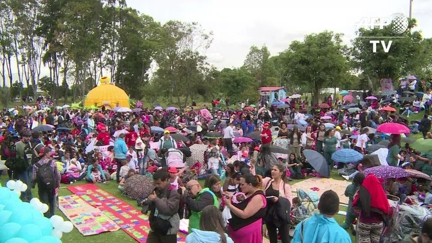 Tetatón en Bogotá promueve lactancia materna