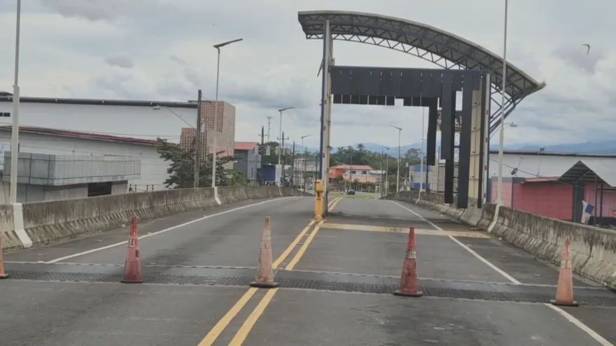 Puesto de control en la frontera con Costa Rica sobre el río Sixaola