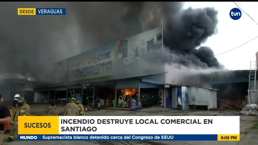 Incendio el local comercial en Santiago