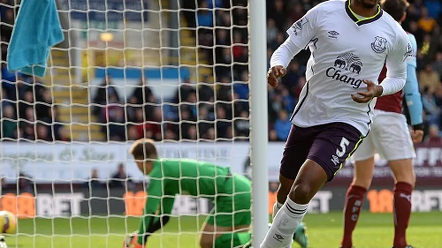 Doblete de Eto"o pone al Everton cerca de puestos de Europa