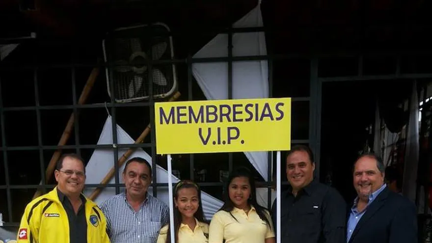 Manuel Arias (de amarillo) deja el fútbol nacional.