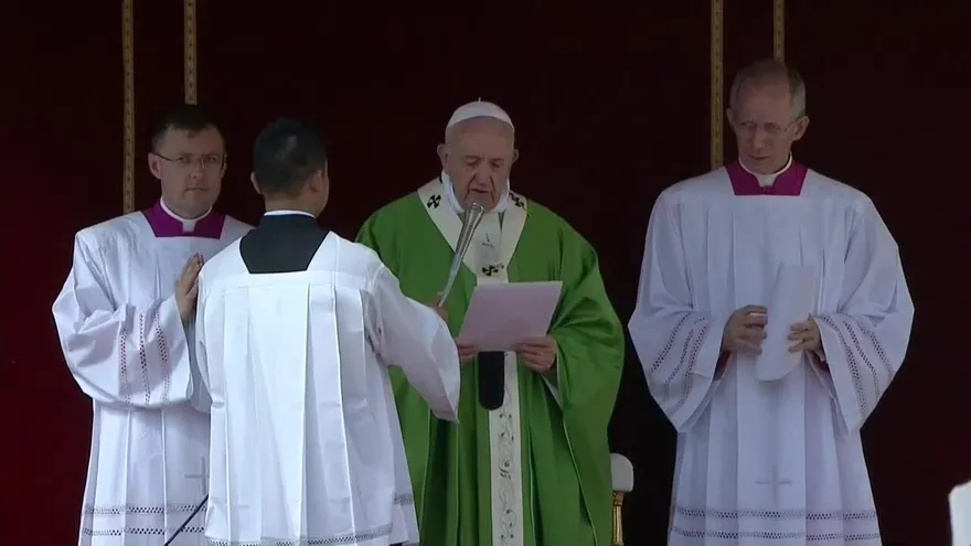 Papa pide atención particular a los extranjeros en Jornada Internacional del Migrante