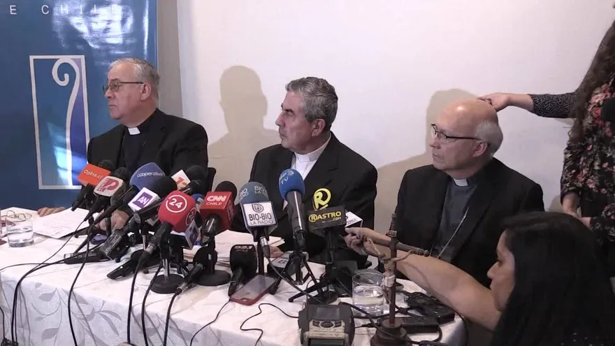 Suspendidos 14 sacerdotes chilenos acusados de delitos sexuales