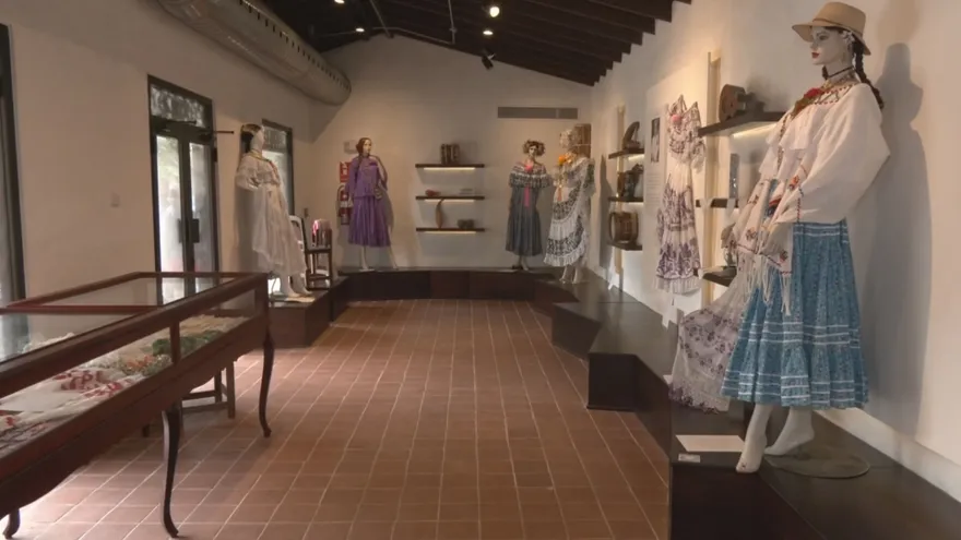 Museo de la Pollera "Dora Pérez de Zárate".