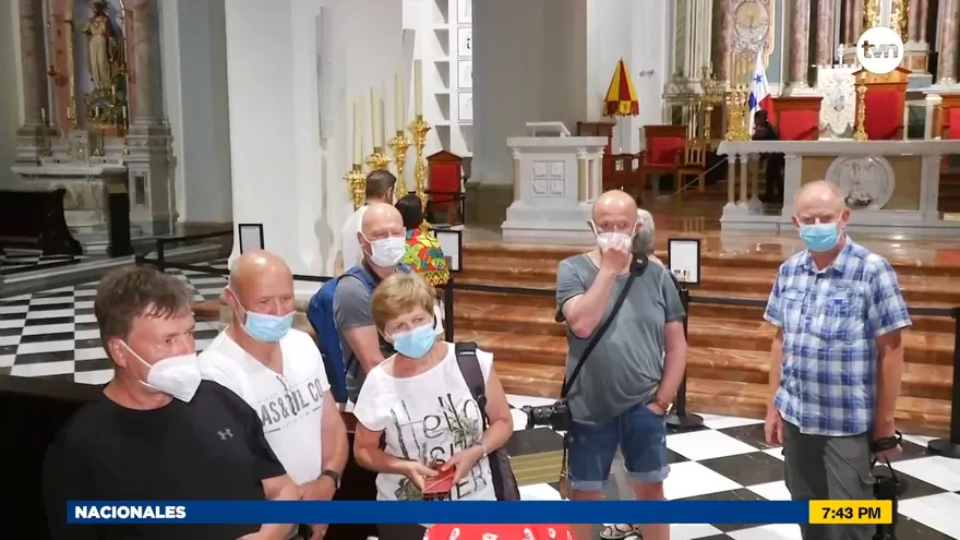 Turistas recorren el Casco Antiguo