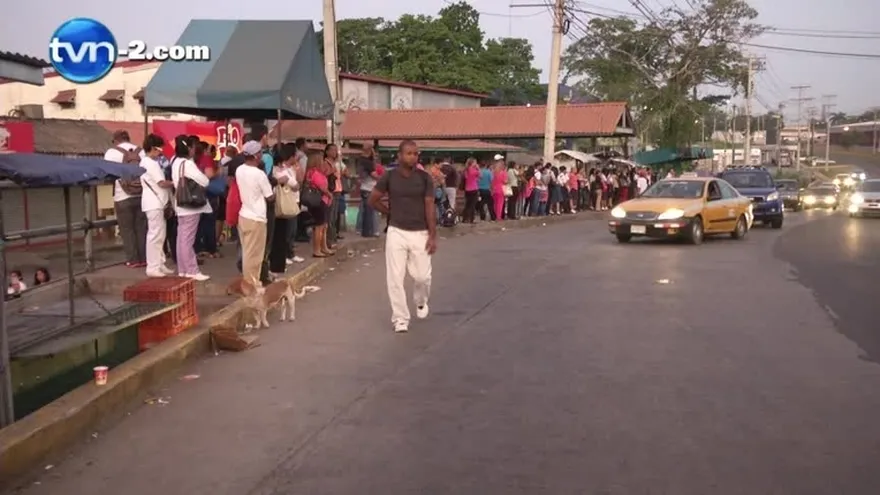 Usuarios del transporte en Mañanitas se quejan del mal servicio de transporte