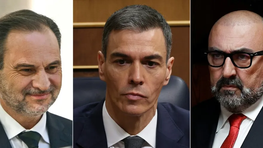 Izq a Dch: exministro de Transporte de España, José Luis Ábalos (Madrid, 15 de octubre de 2025), al presidente del Gobierno de España, Pedro Sánchez (Madrid, 11 de febrero de 2026) y al exasesor del ministro de Transporte español, Koldo García (Madrid, 22 de abril de 2024).