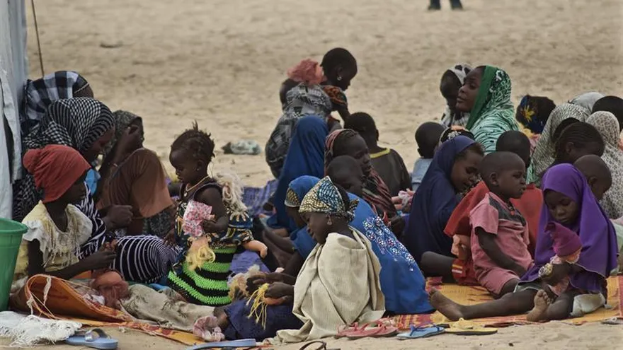 Imagen de un grupo de niños refugiados, víctimas de la violencia de Boko Haram.