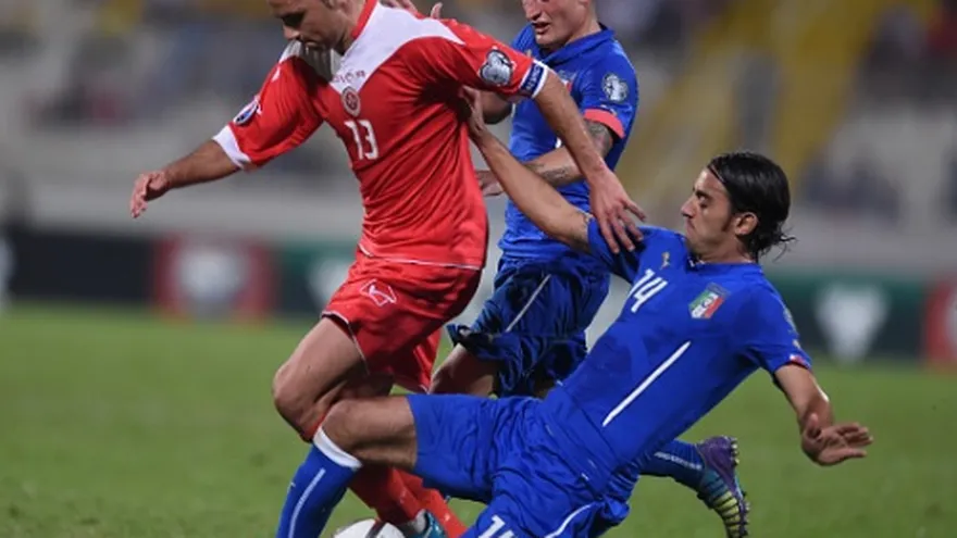 Italia vence a Malta sin brillo