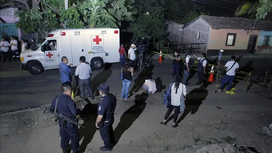Un total de 14 reclusos pertenecientes a la pandilla Barrio 18 salvadoreña fueron asesinados en la cárcel de Quezaltepeque, El Salvador.