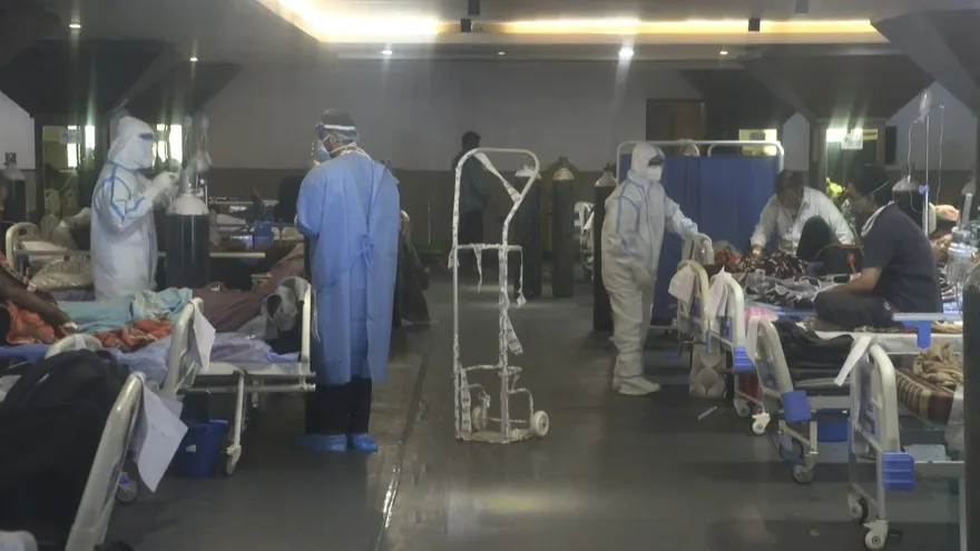 La pandemia se acelera en India, con récord de muertes por covid