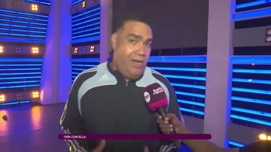 LA MUJER DE SHEBE QUIERE QUE ÉL LLEGUE A CASA VESTIDO DE JENNIFER LÓPEZ