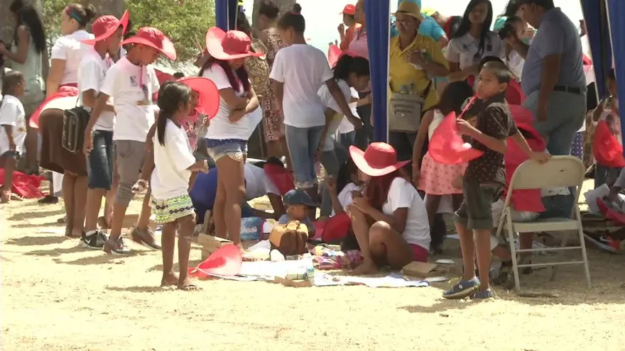 Niños pintaron con la artista Olga Sinclair