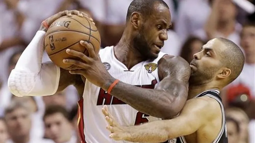 LeBron reacciona y rescata al Heat