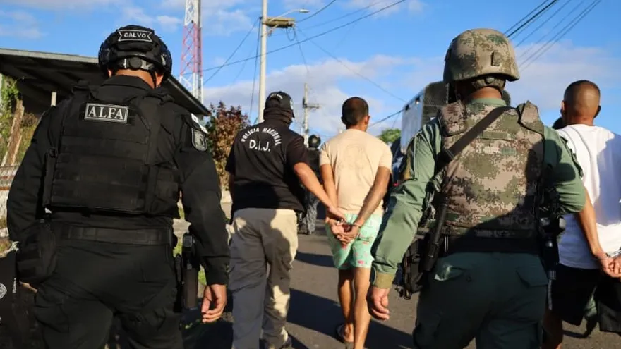 Ministro de Seguridad se refiere  proyecto de compra 10 mil chalecos para la Polícia Nacional