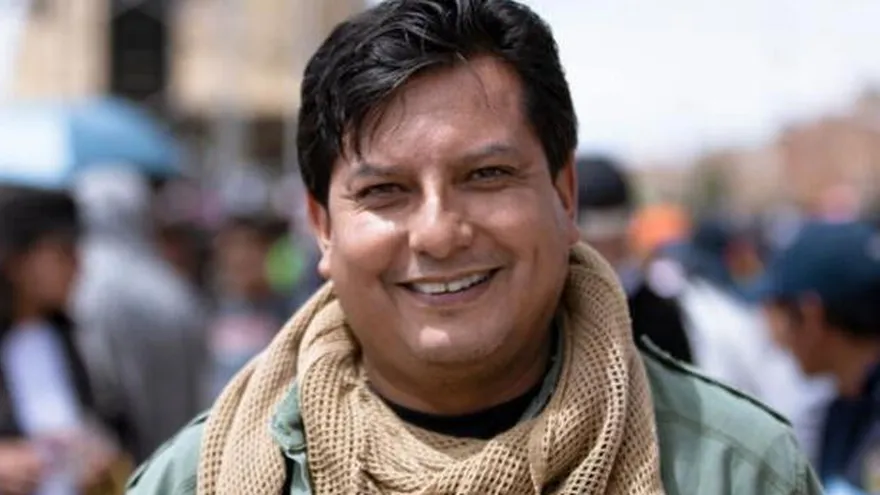 Dirigente universitario Max Mendoza, de 52 años, cursa varias carreras desde 1989, ha reprobado 200 materias y obtuvo cero en más de 100.