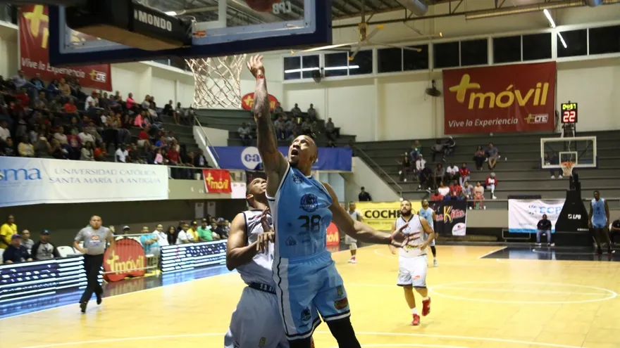 Panteras ganan su tercero en fila y se afianzan en la tabla