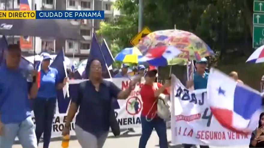 Maestros realizan marcha a la Corte