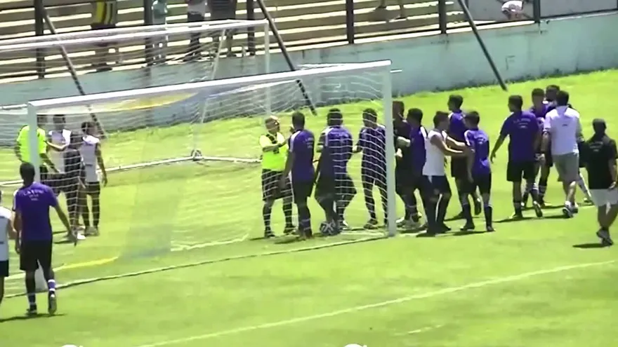 También 'Manotas' fue víctima de racismo esta vez fue un árbitro, un tema de nunca acabar