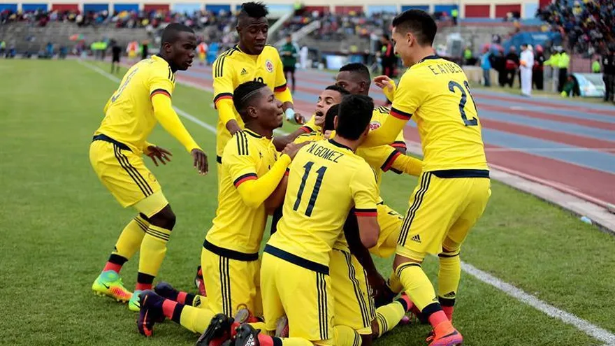 Jugadores del equipo sub-20 de Colombia celebran