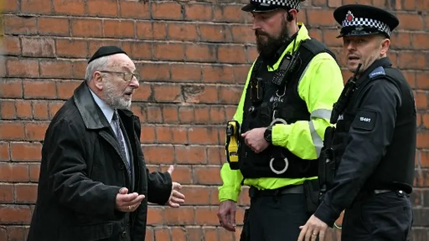 Dos muertos en ataque de sinagoga en Manchester
