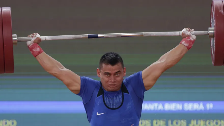 A Hugo Montes el desempleo lo obligó a volver a las pesas para bañarse en oro