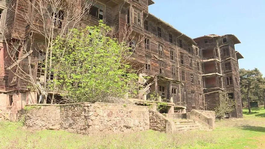 Apuesta por salvar el edificio de madera más antiguo de Europa