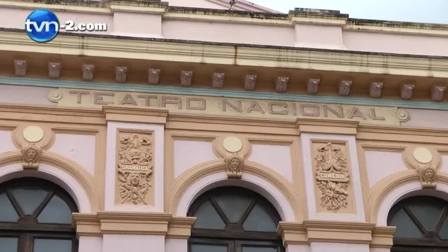El deterioro y el abandono acaba poco a poco con el Teatro Nacional