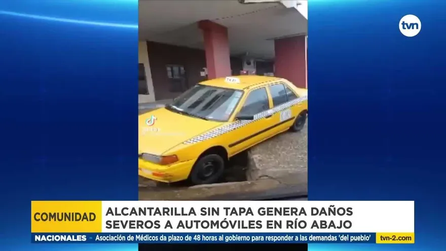 Hueco en Río Abajo causa daños a los automóviles