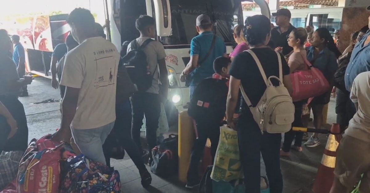 Flujo constante de pasajeros marca el cierre de Semana Santa en la terminal de Santiago