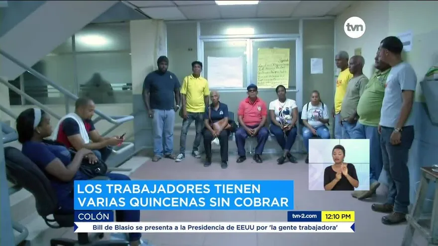 Funcionarios del Consejo Municipal de Colón protestan por falta de pago