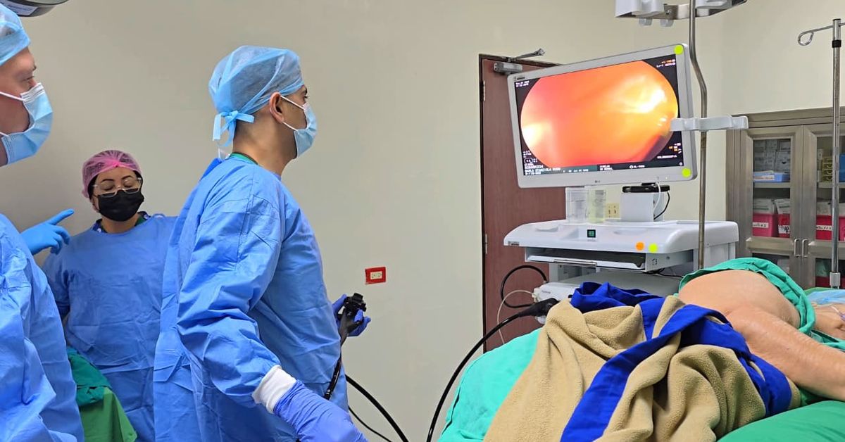 Misión médica del Gobierno y Comando Sur buscan reducir mora en gastroenterología en Azuero