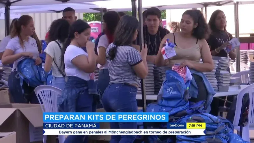 Voluntarios preparan los “Kits Peregrinos”