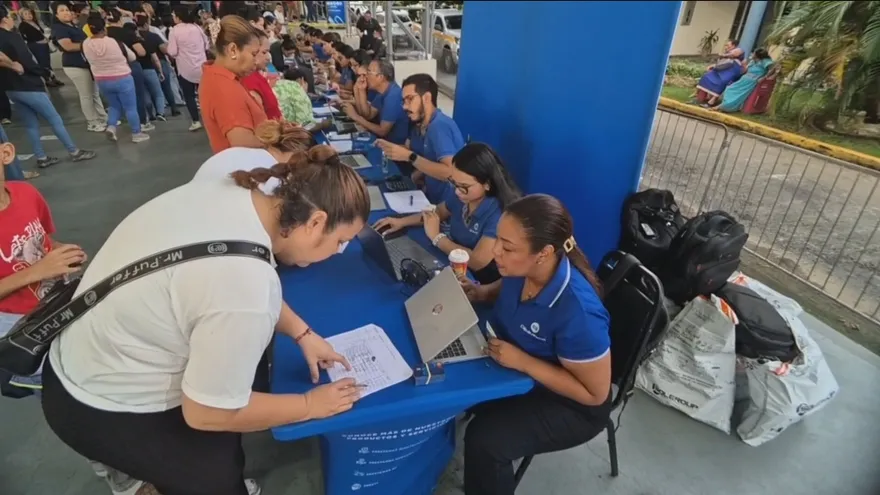 Realizan entrega de la tarjetav del PASE-U en instalaciones de la Feria de David
