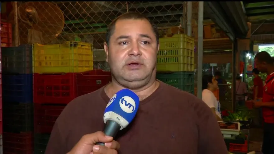 Vendedores del mercado de abasto se preparan para subir precios por huelga en tierras altas