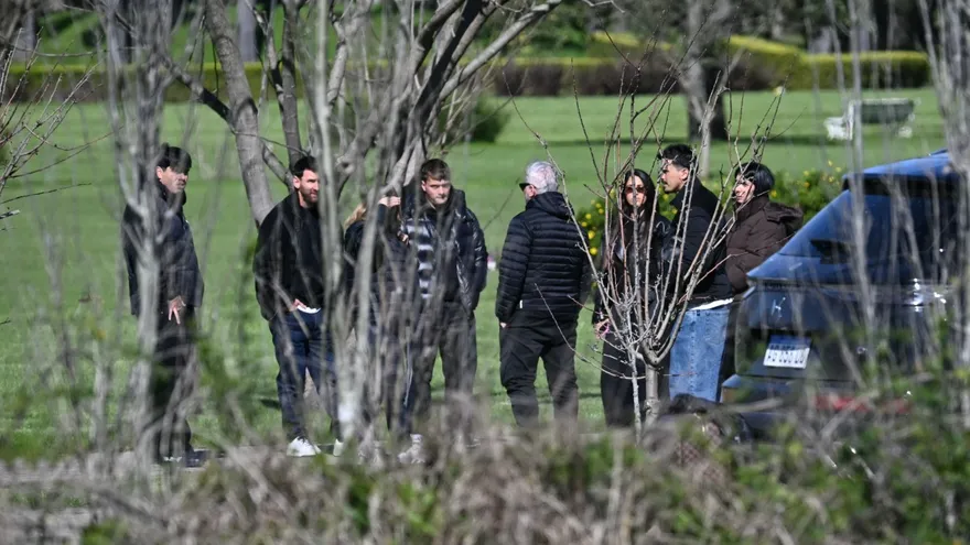 Lionel Messi y su esposa y familiares dan el último adiós a Jorge Messi