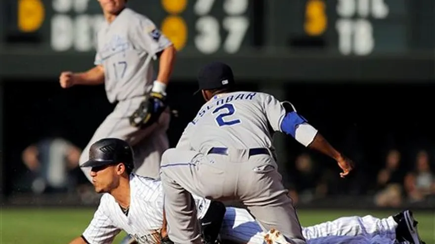 Rockies 9, Reales 6; Ellis pega tres hits