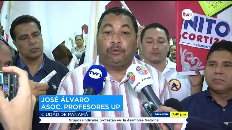 Administrativos de la UP en contra de recorte presupuestario