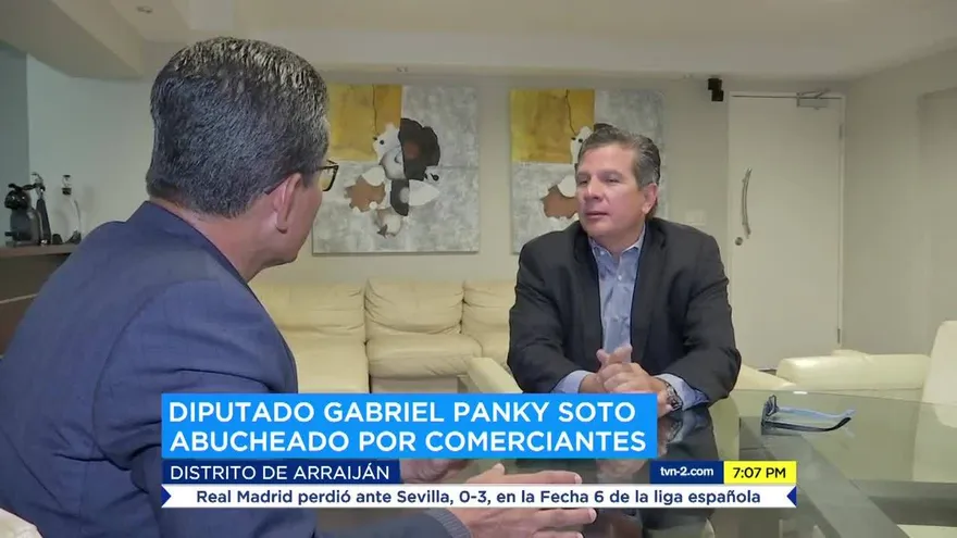 Reacciones por abucheo a diputado a “Panky” Soto