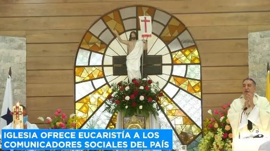 Iglesia católica ofrece misa a comunicadores