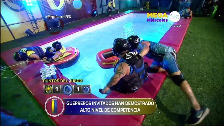 ¡Los vasos en la piscina complicaron a ambos equipos en esta Mega Guerra!