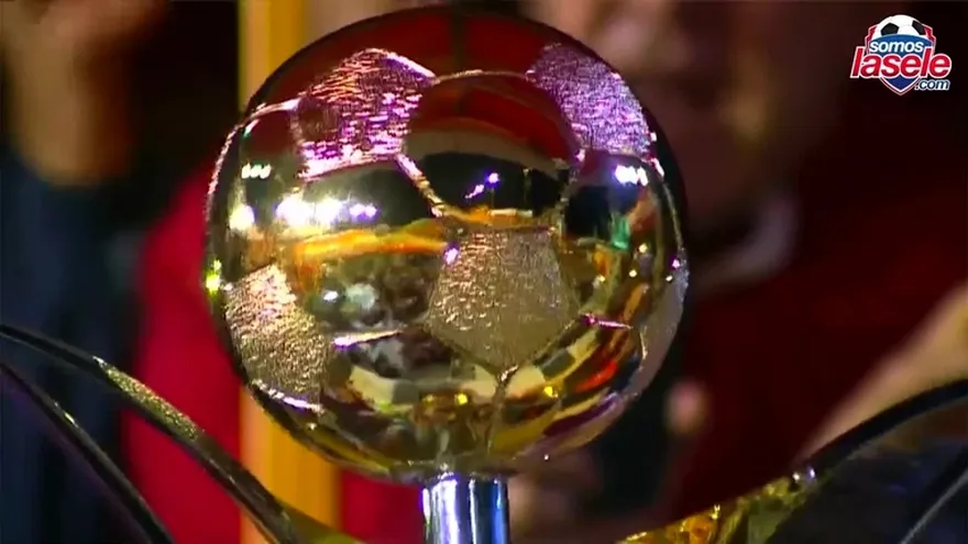 Adolfo Machado levant