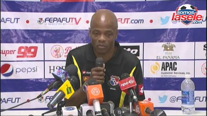 Conferencia de prensa con Julio Dely Valdés
