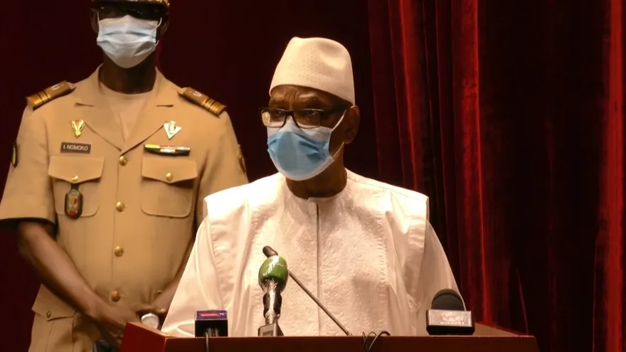 Presidente de Malí dimite obligado por los militares