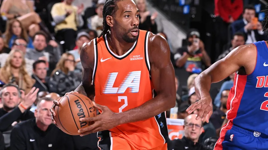 Kawhi Leonard con histórica actuación