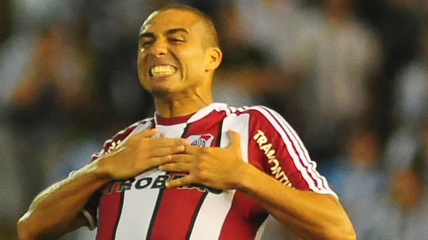 Trezeguet marca dos goles pero River Plate empata y deja escapar el liderato