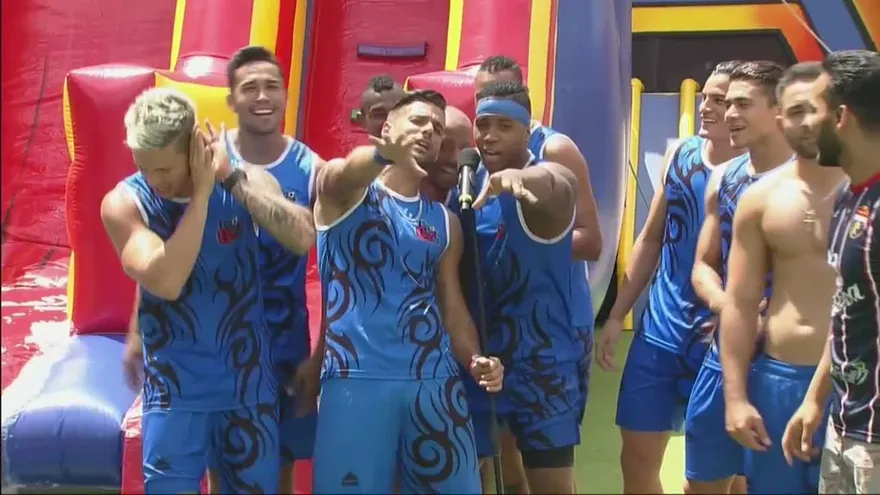 Diversión total con los machos cantando en el Circuito Playero