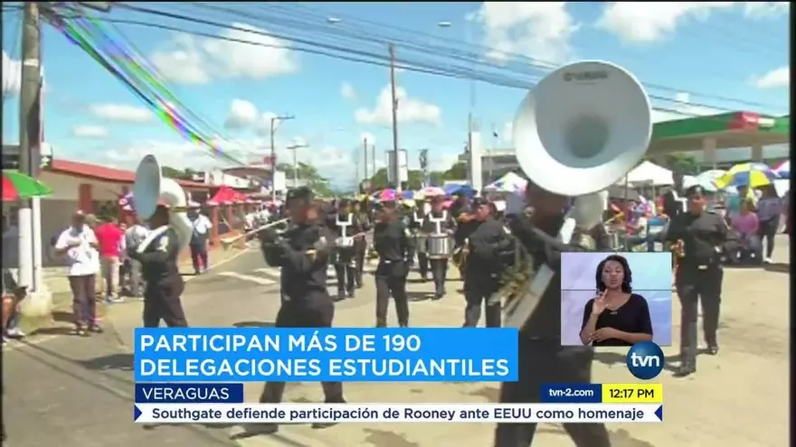 Delegaciones estudiantiles desfilan en Santiago de Veraguas