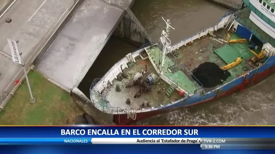 Mantienen trabajos de recuperación de embarcación encallada